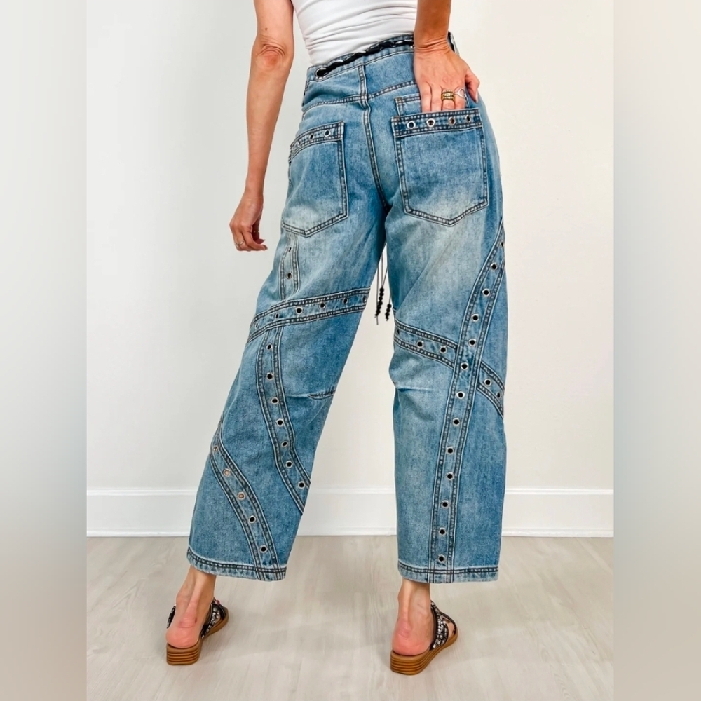 Washed Grommet Barrel Jeans - Picture 2 of 4